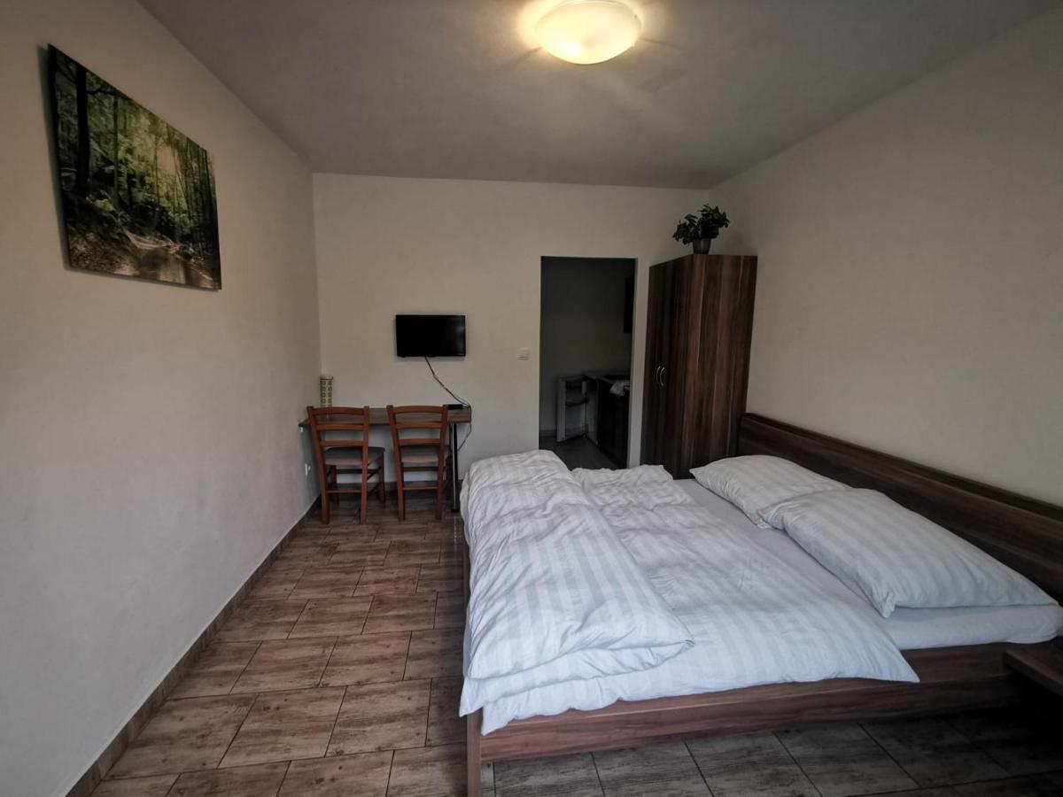Apartmány pod Landštejnem Stare Mesto  Exterior foto